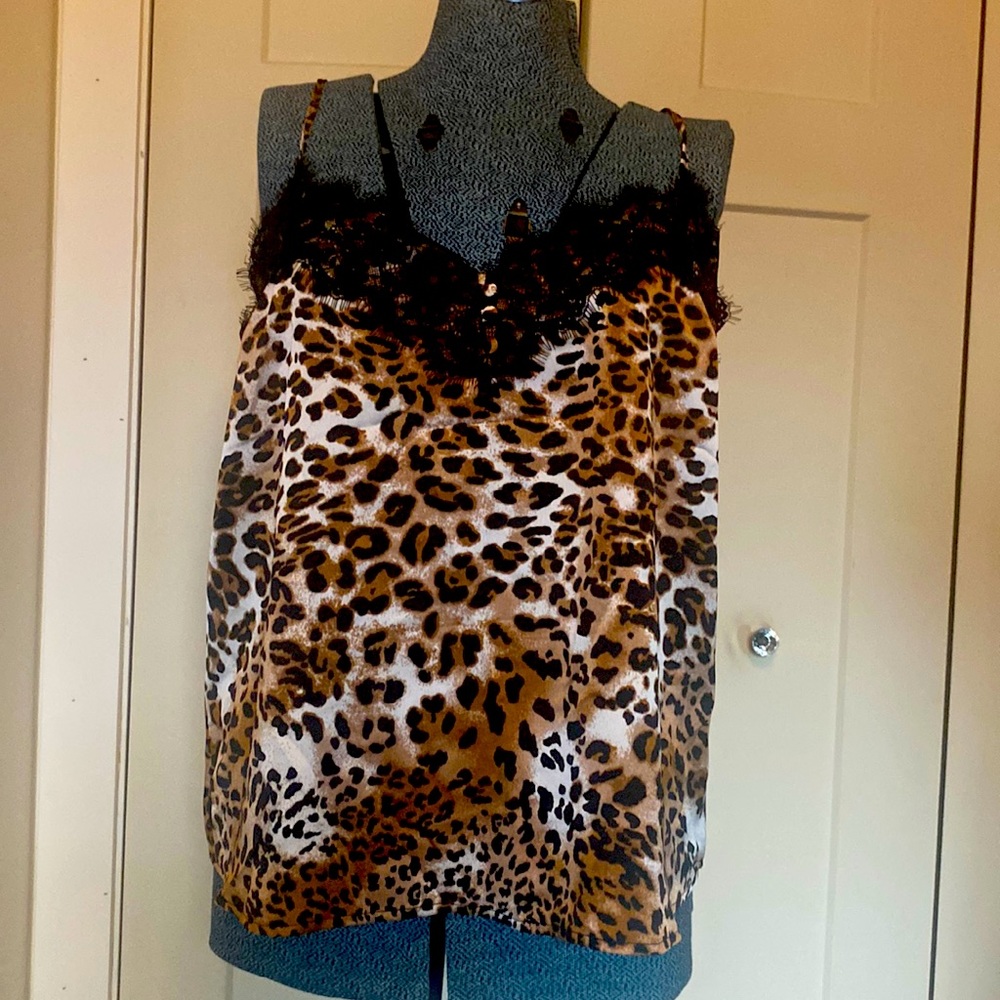 NWT No boundaries 2XL silky tank top leopard print with lace detail.